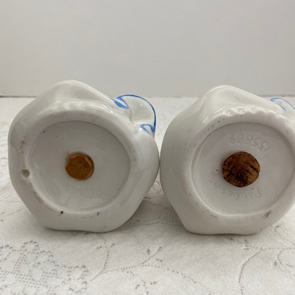 Vintage 1940 MCM Hull Little Red Riding Hood Salt & Pepper Shakers - Picture 5 of 5